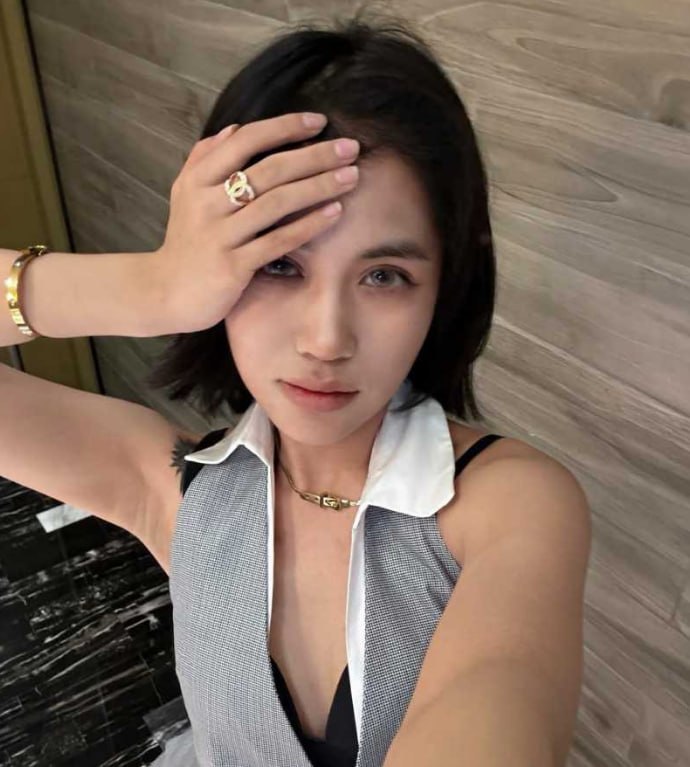 西安麻辣烫女主角被扒真身外国语女教师张忻然50分钟原版视频流出