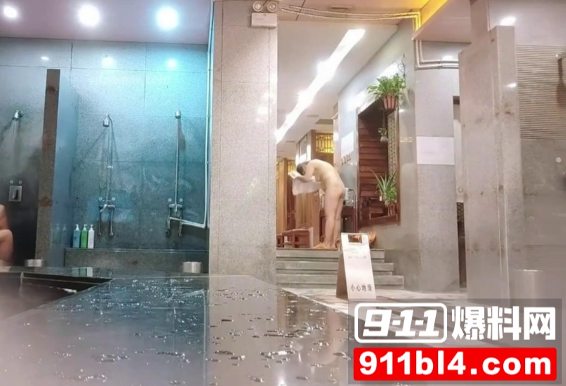 顶级反差女神 偷拍洗浴2 顶级反差女神 偷拍洗浴2