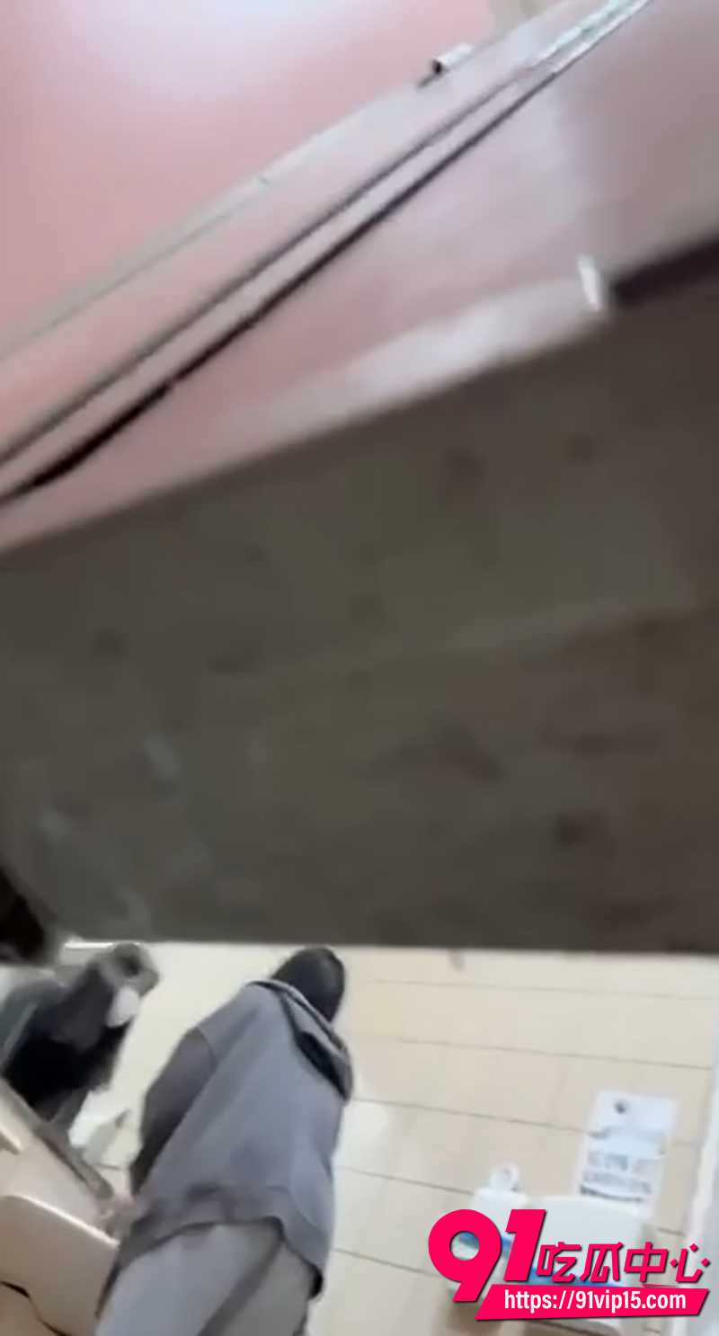 台湾校园女厕偷拍 3