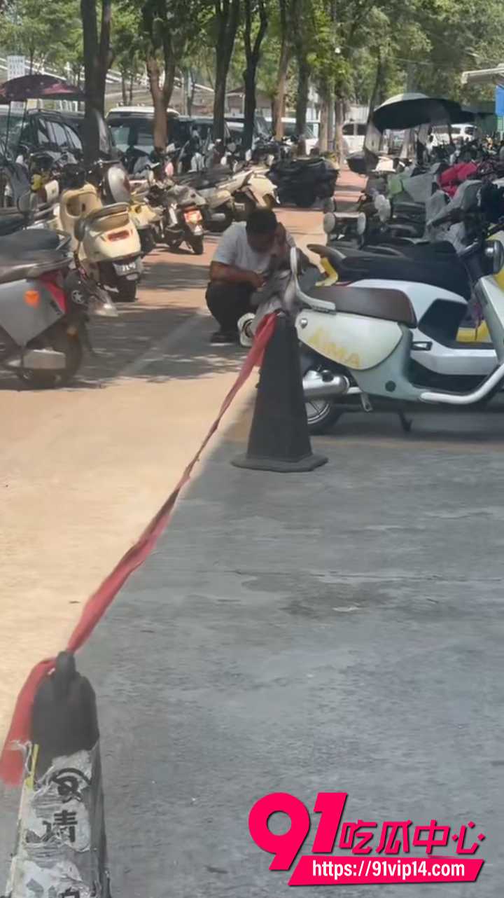 老公抓到老婆出轨当场狠揍4