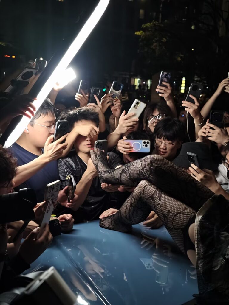 萤火虫漫展coseryi凡凡外场摸脚门事件最全视频