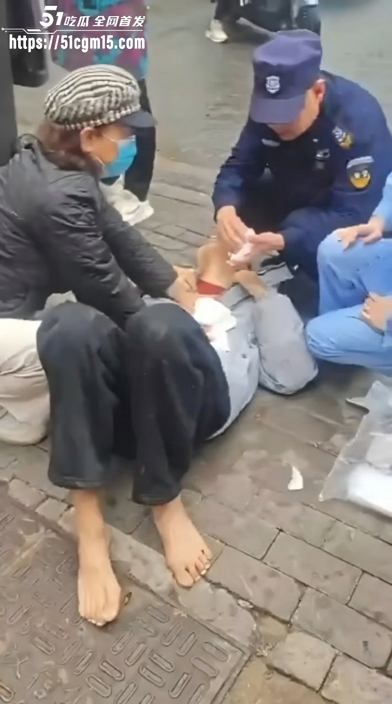 武汉青松路44岁男子随机持刀伤人事件04