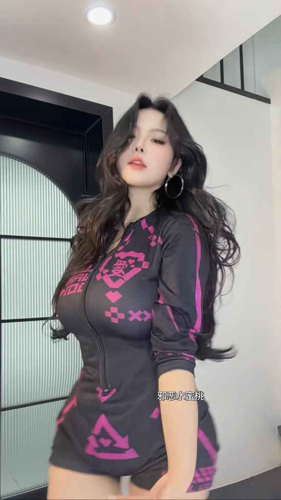 106万粉丝抖音微胖女神肉装杨玉环私密1v1视频外流
