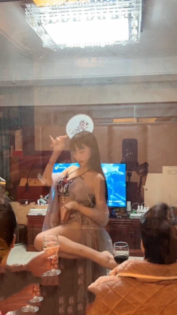 35万粉丝b站清纯网红李晴雪Shirley塌房9分不雅视频曝光