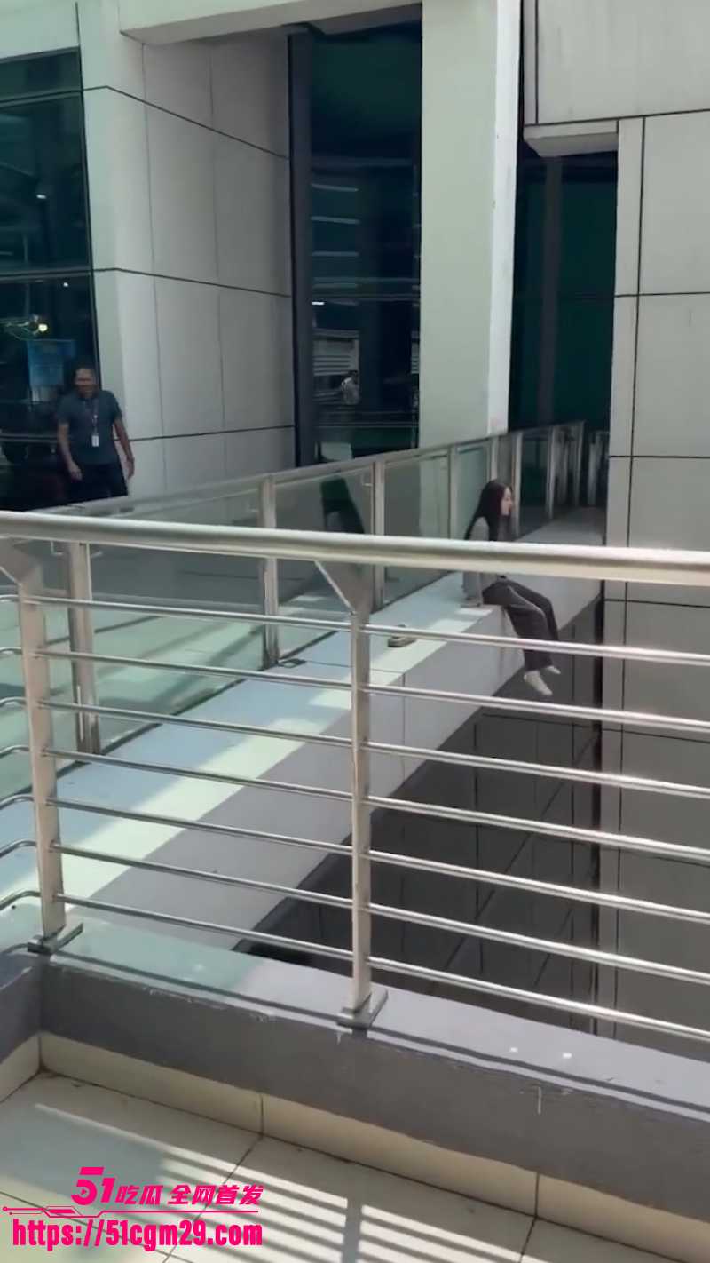 劳动节KLIA2惊魂 27岁中国女子在机场坠楼身亡 1 劳动节KLIA2惊魂 27岁中国女子在机场坠楼身亡 1