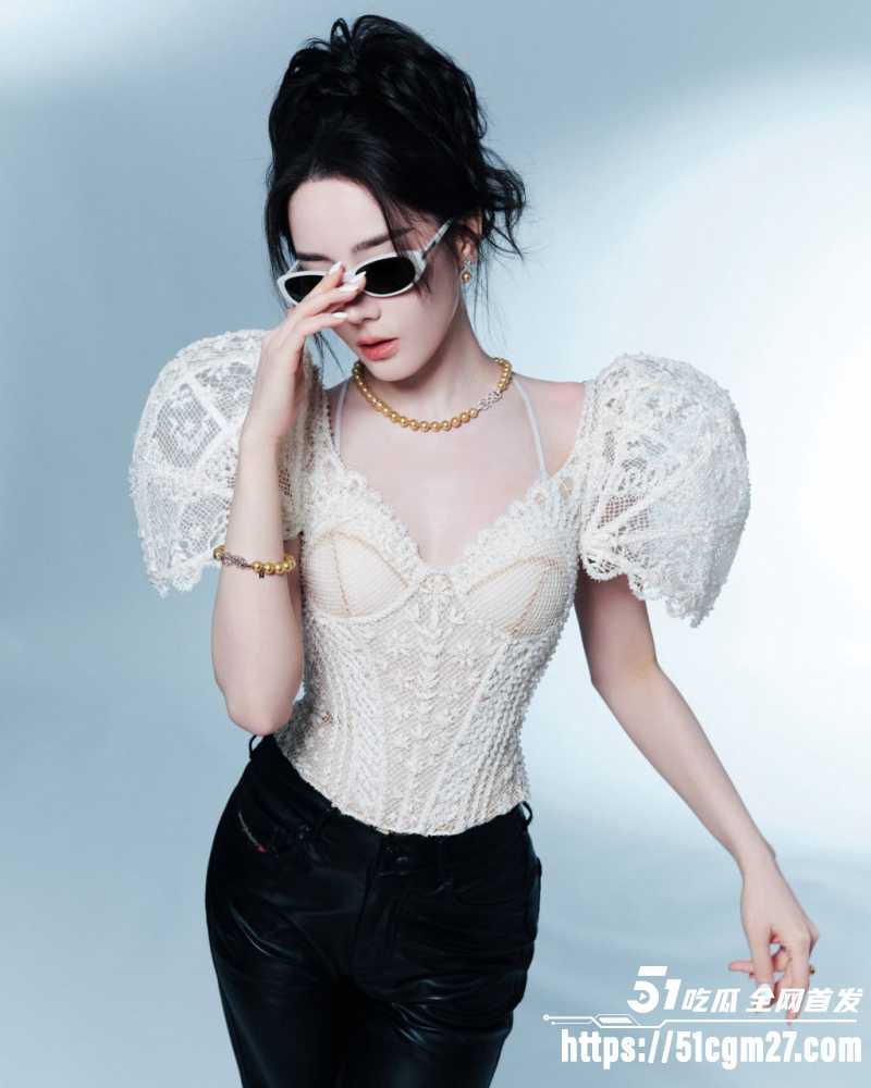 当红流量女神迪丽热巴 1