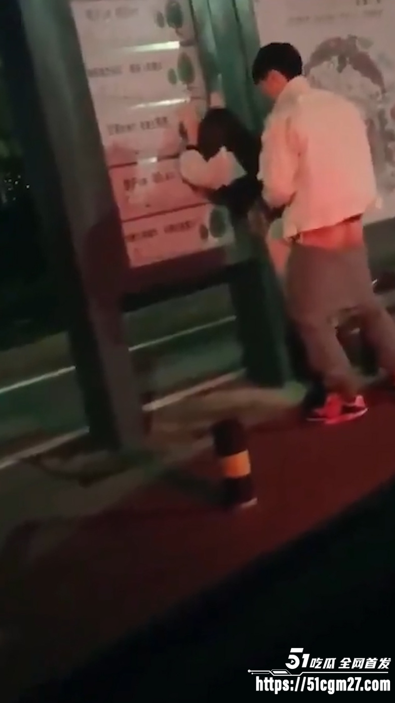 广东情侣 公交车站台野战 6