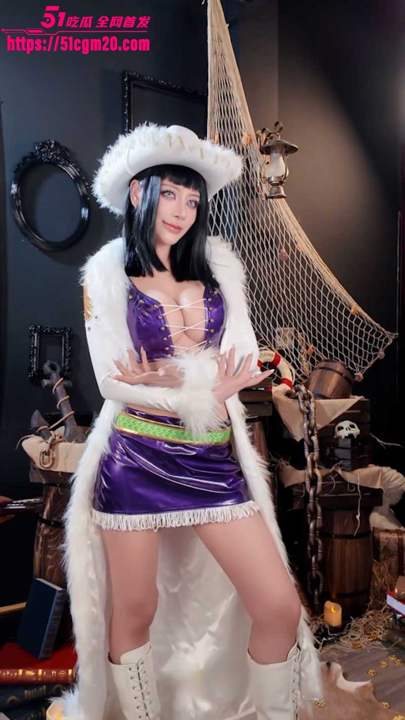 日本知名coser Byoru 化身妮可罗宾 4