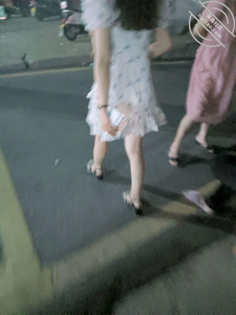 [长篇连载:我的龙凤胎妹妹]每天穿个睡衣在我面前晃实在扛不住了-来自海角社区的真实故事经历
