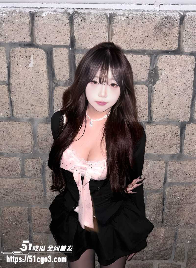 巨乳网红金主调教视频曝光  3