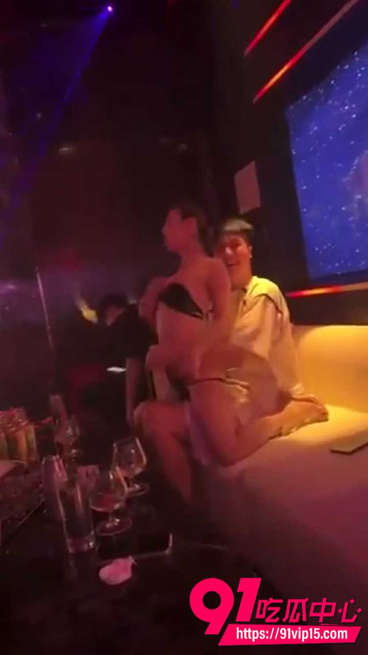 商K嫩模小姐姐贴脸裸舞4