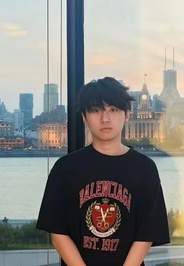 19页ppt曝光超绝澳洲UQ留学生李某某软饭硬吃脚踏多只船