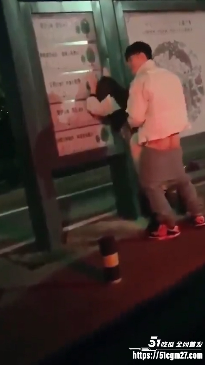 广东情侣 公交车站台野战 5