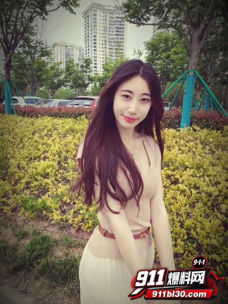 河北保定肥臀妹子 蕾丝内裤扭臀私拍1