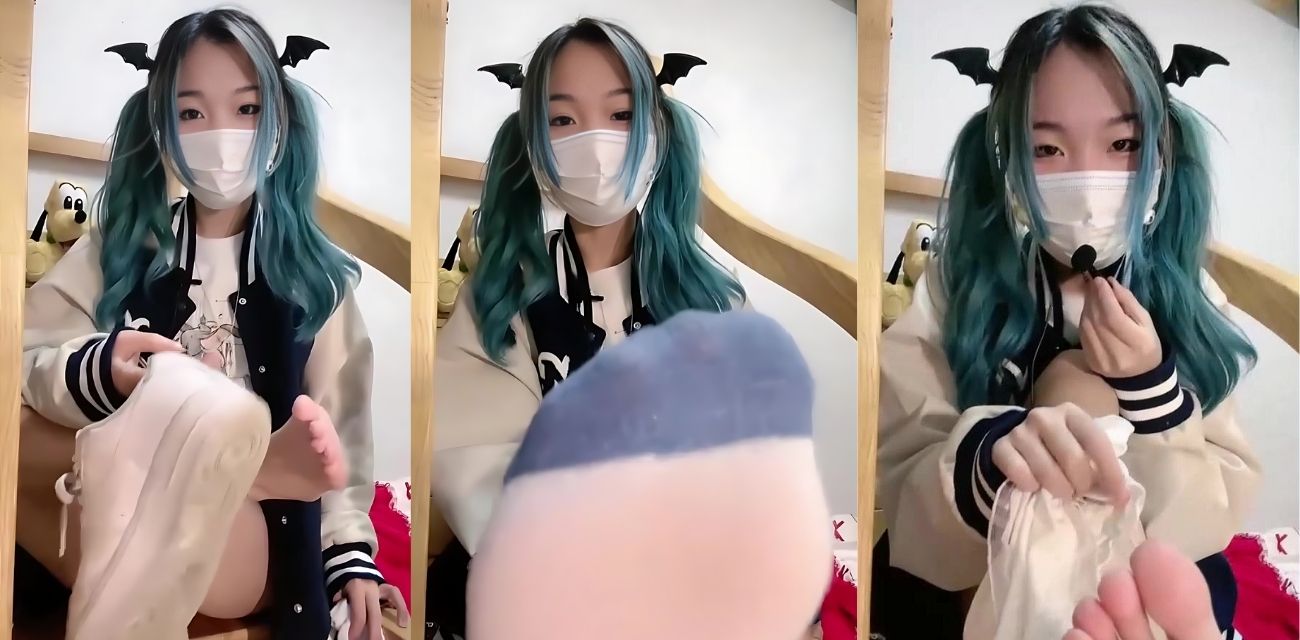 恶魔妹妹 芃芃大人 淫语疯狂挑逗哥哥 手举内裤美足诱人 极致榨精要人老命